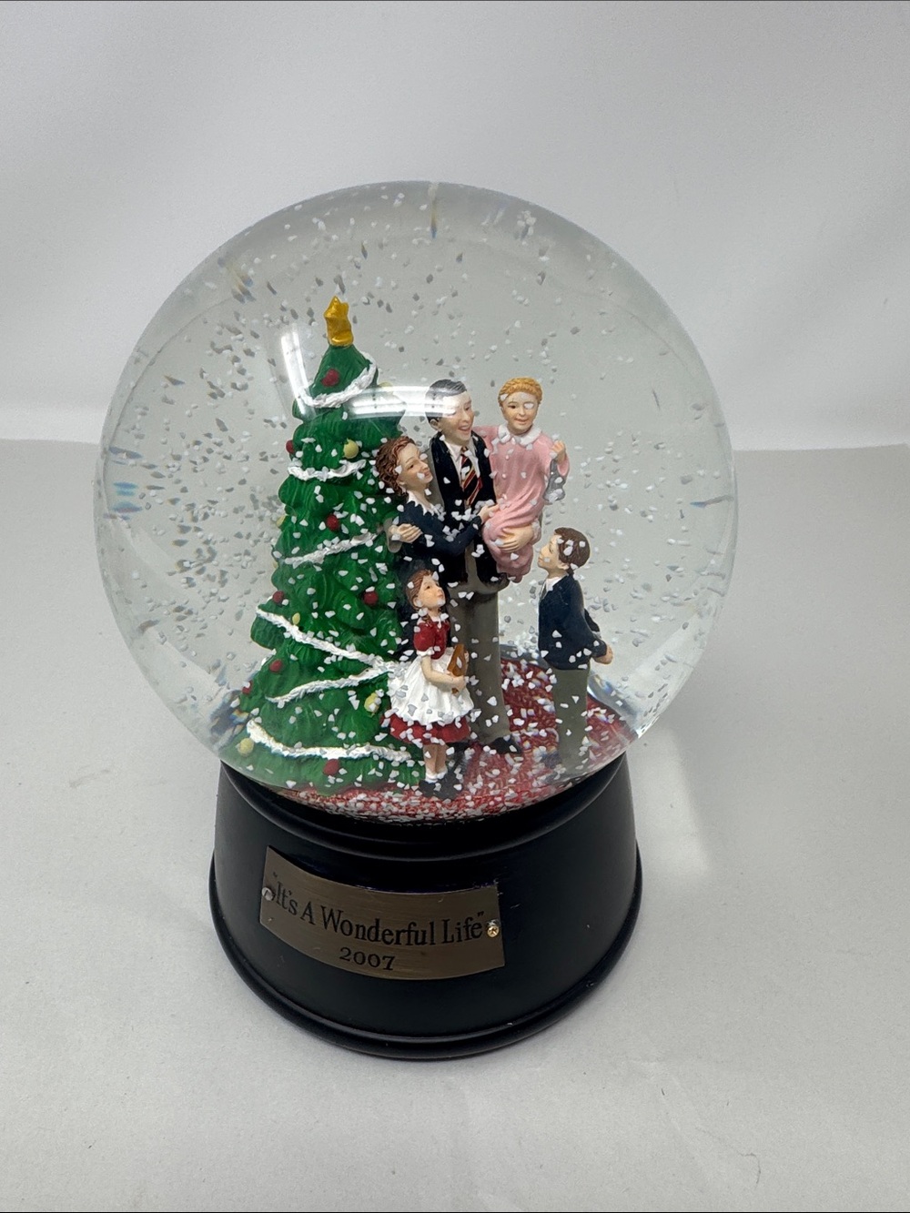 IT'S A WONDERFUL LIFE SNOWGLOBE PLAYS AULD LANG SYNE GEORGE MARY ZUZU BAILEY